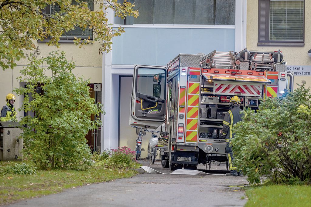 Kerrostaloasunnossa Syttyi Tulipalo – Kaksi Ihmistä Pelastettiin ...